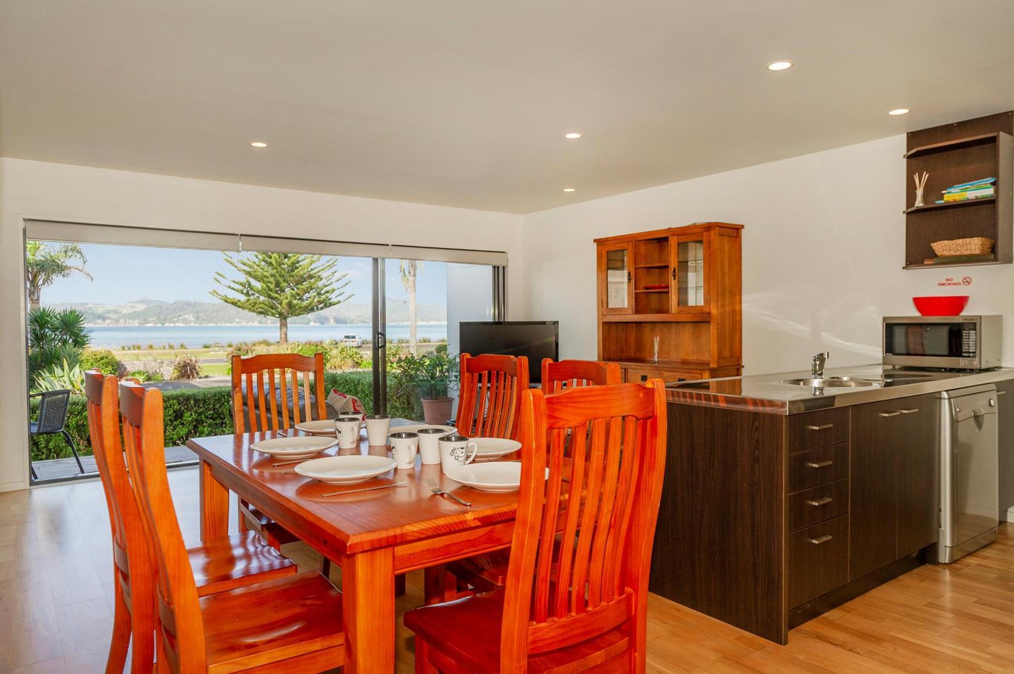 Aqua Soleil Beachfront Apartment Whitianga Exterior photo